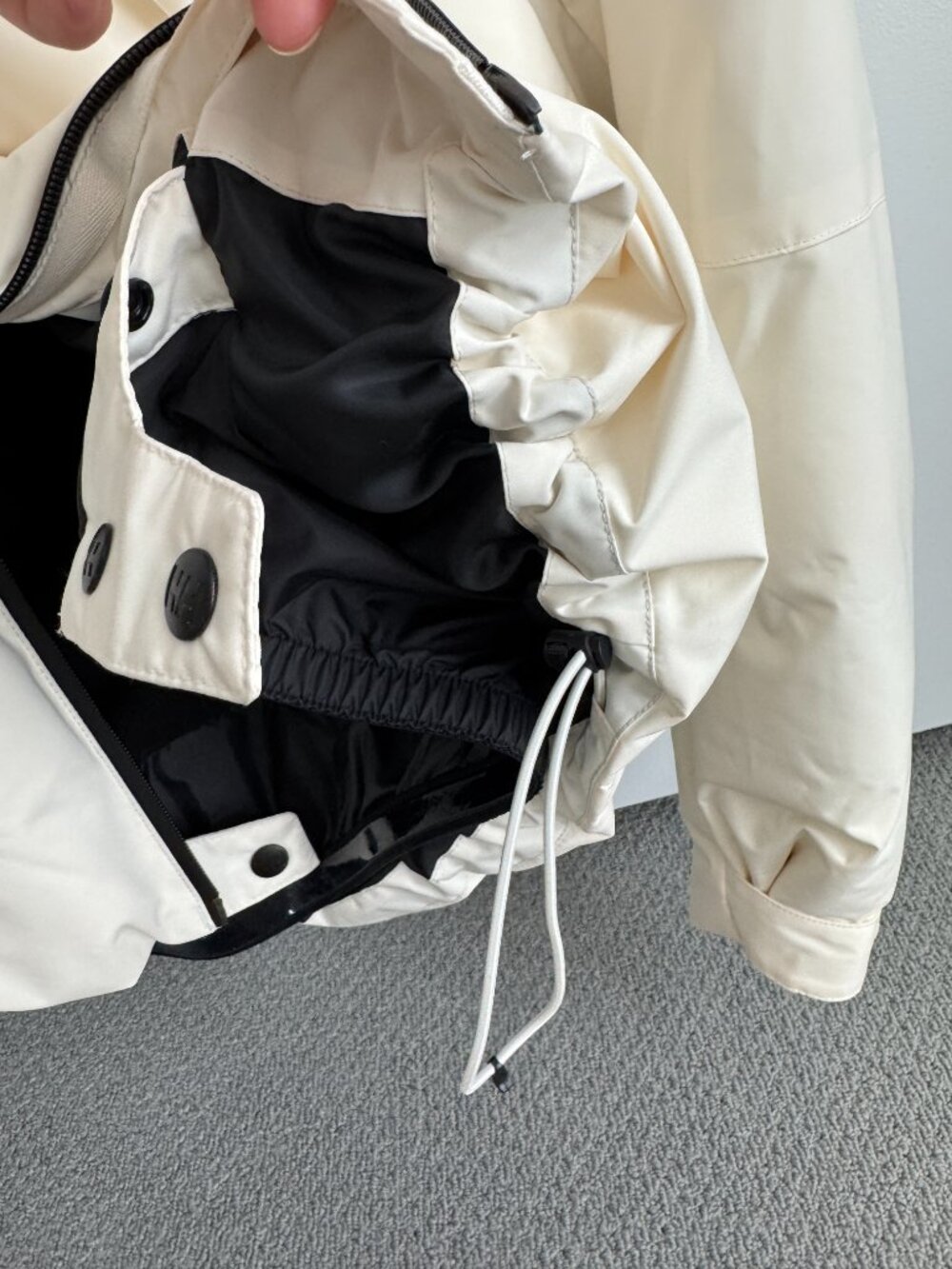 Helly Hansen Nora Short Puffy Ski Jacket - Cream - Picture 7 of 11